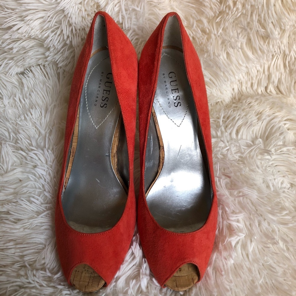 Guess Pumps